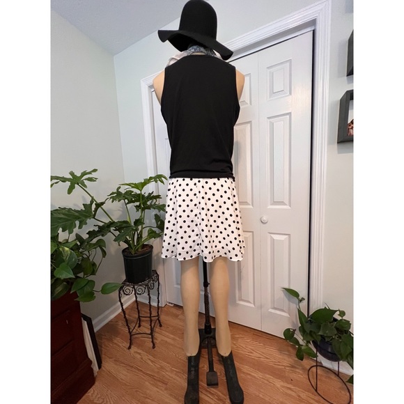 FOREVER 21+ WHITE AND BLACK POLKA DOT SKATER SKIRT SIZE 0X NWOT - Picture 2 of 5